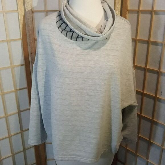 te verde S Cropped Cowl Neck Sweatshirt - Picture 8 of 16
